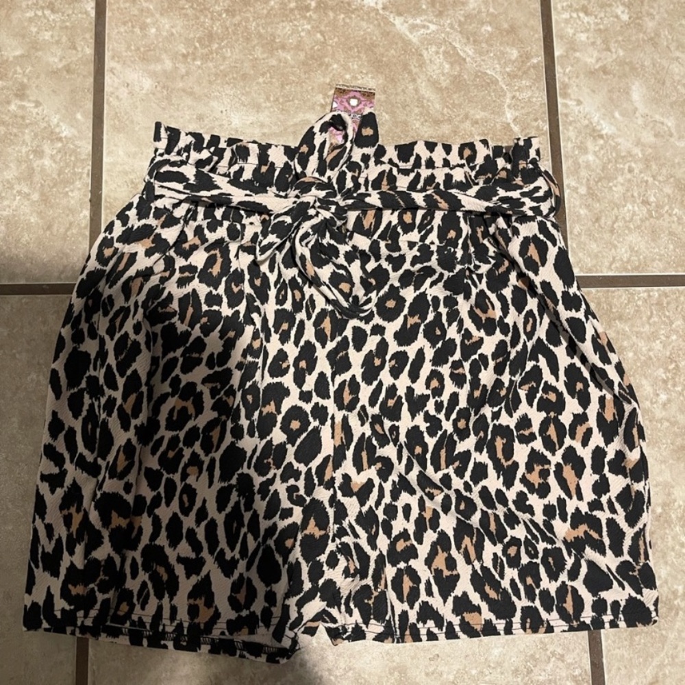Leopard High Waisted Tye Shorts 16 ✨